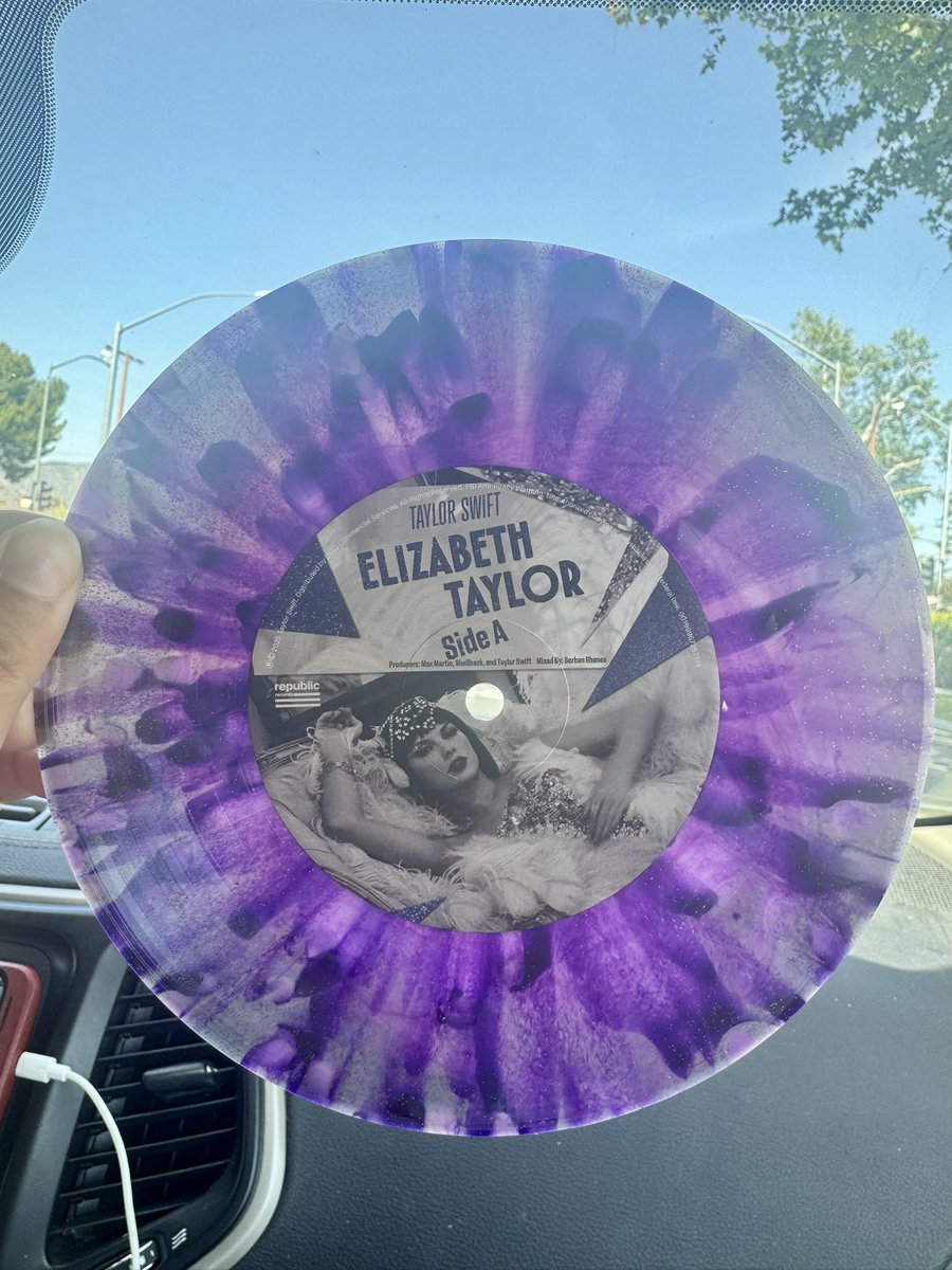 She’s beautiful 💜 <a href="/taylornation13/">Taylor Nation</a> #TaylorSwift #ElizabethTaylor #RecordStoreDay2026
