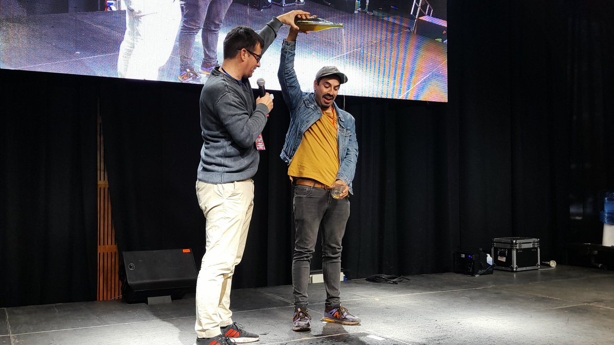 El escanciado de Sidra es una reconocida técnica asturiana que permite oxigenar el brebaje, realzando su sabor y aroma. Joaquín Menéndez vino desde España a enseñarnos este procedimiento.