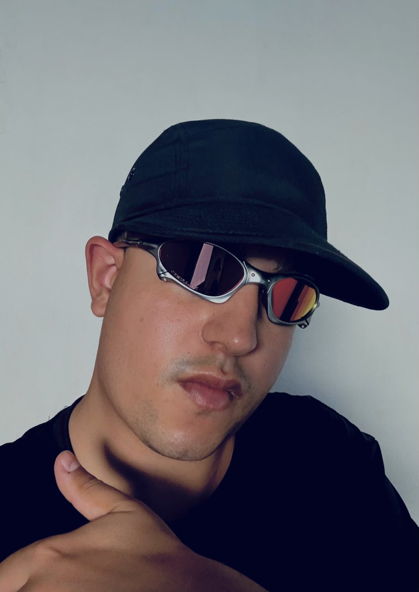 Léo tweet media