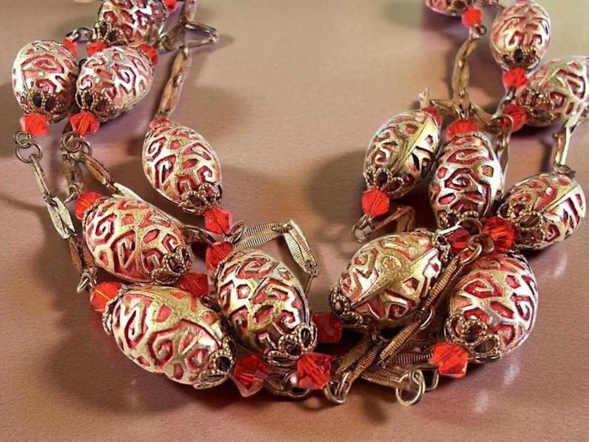 renaissancefai's tweet image. Czech Double Strand Necklace, Oval Orange Glass Beads Encased in Gold Tone Filigree, Vtg
etsy.com/listing/449088…?
#CzechNecklace #ArtDeco #vintage #long #orange #glass #beads #flower #fancyclasp  #doublestrand #eggBeads #gold #statement #czech #multiStrand #collectible #caged