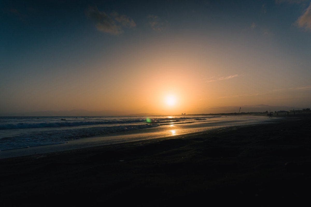 shocarter's tweet photo. 夕暮れの鵠沼海岸は癒される😌
(湘南海岸サイクリングロード) https://t.co/QjDajtFS3R