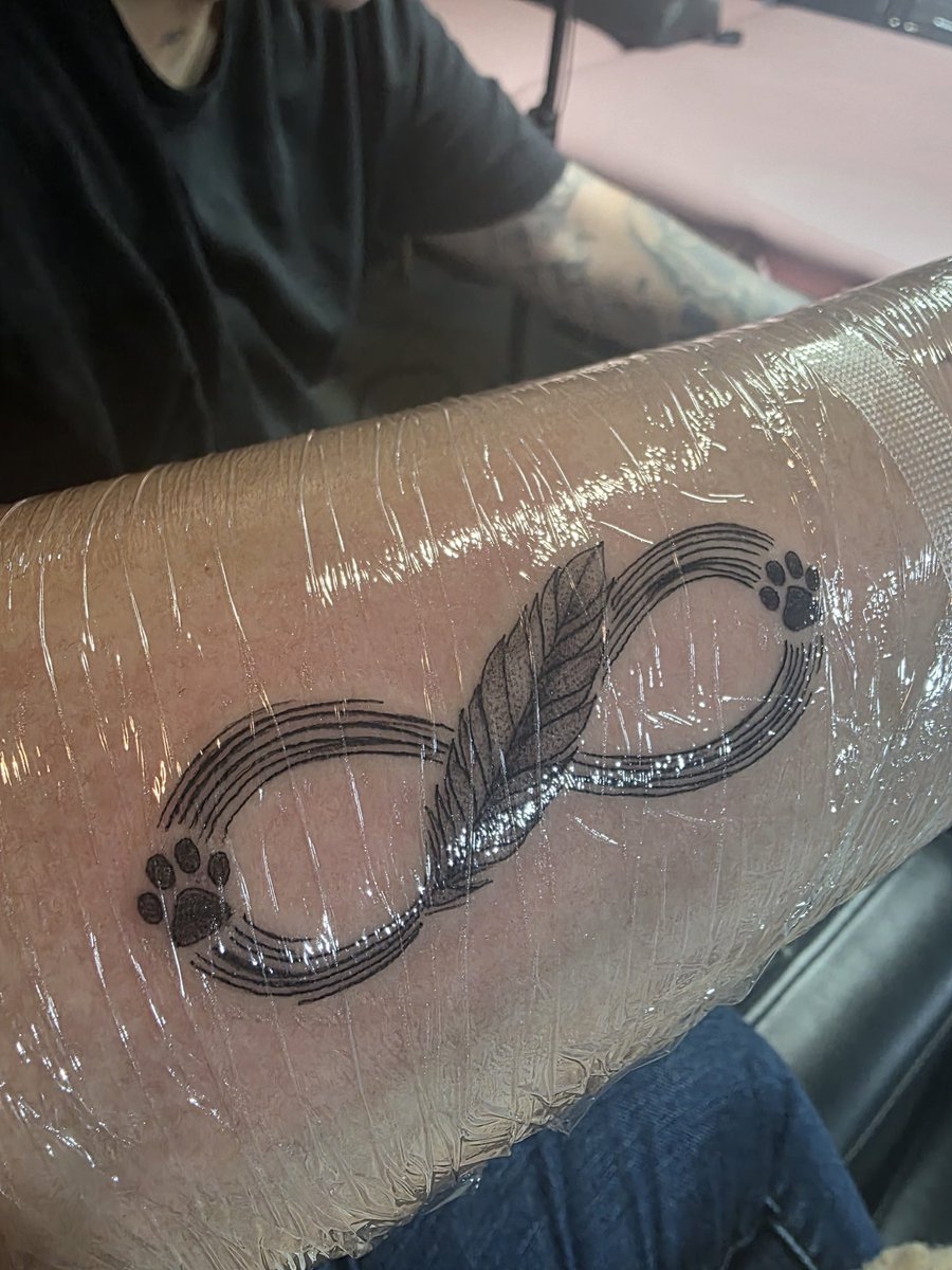 So my sister and I got matching tattoos, and I remembered the time I wrote about Woo's first feather tattoo 🥺