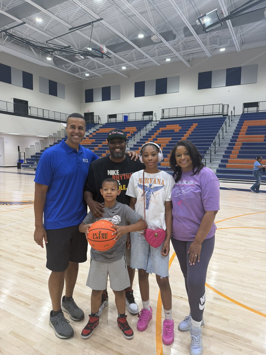InTheLayne's tweet image. Thanks to @CobbSchools @FBlankenshipWSB @wsbtv my family and I had a great time being a sponsor and supporting this game and Community for a great cause!!  #Community #Education #Bethegame 🏀🏀🏀🏆👌🏾✅