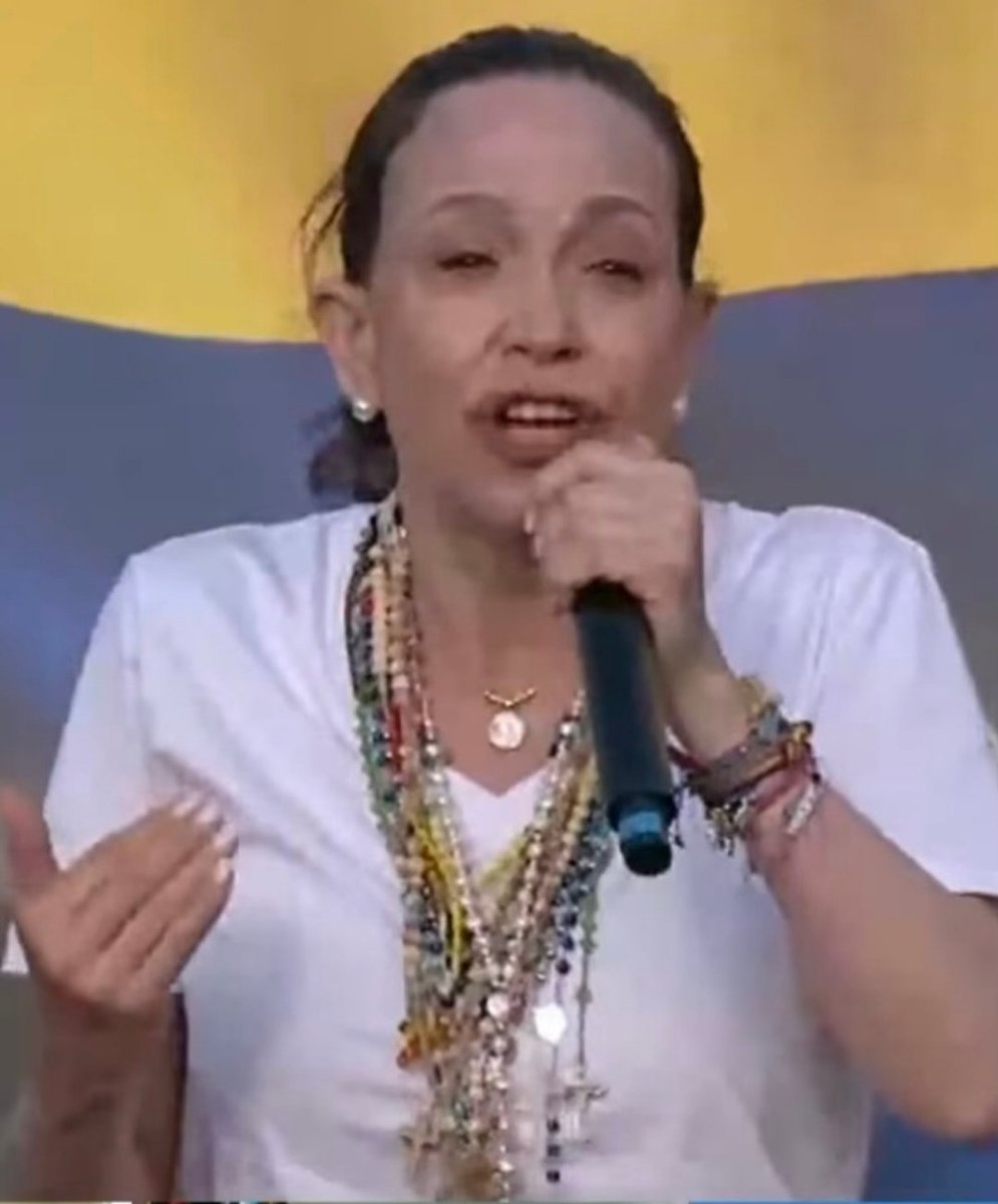 Lo voy a decir otra vez:
1. Esta 👇 BICHA le mete a TODO. 
2. ELLA, no es diferente. Es parte del HAMPONATO POLÍTICO Vzlno. 
3. Ella, es SOCIALISTA ENCLOSETADA.
4. ELLA ES PROGRE, PROMOTORA de la agenda 2030
5. Es anti Trump. CALLÓ EL ROBO de las elecciones a TRUMP X Biden y Kama