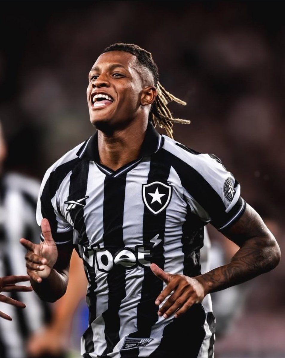 ⭐️ | DANILO pelo BOTAFOGO em 2️⃣0️⃣2️⃣6️⃣:  

🏟️ 18 jogos
⚽️ 9 gols
🅰️ 3 assistências 🔝 
🅿️ 12 participações em gols!

📊 Noite de Copa