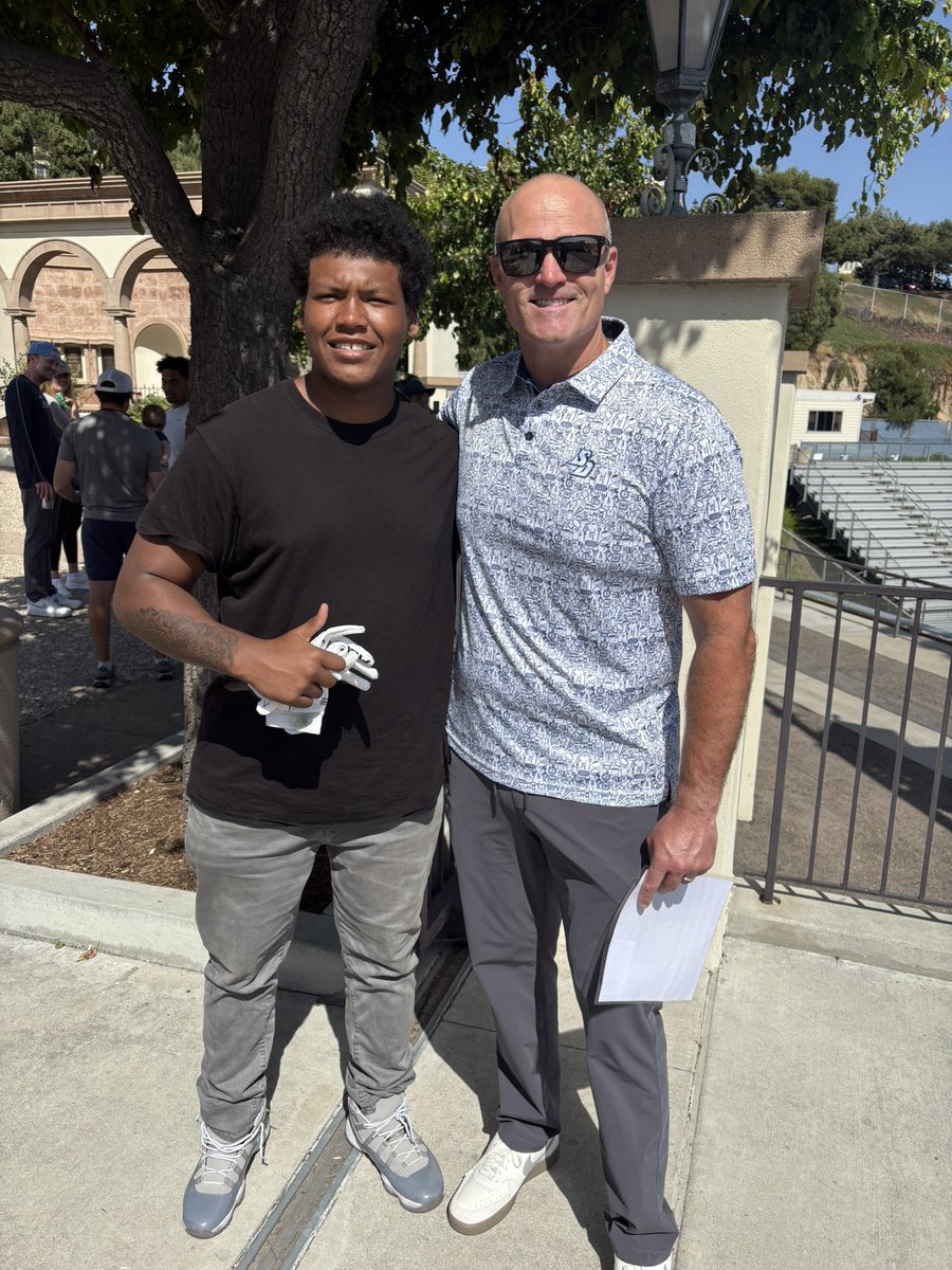 kalel_hudson's tweet photo. Today I visited University of San Diego for Junior Day and the Spring Game. Met Coach McGlinchey @mmcgli1, Coach Carter @HC_Carter1, and Coach Rozmus @arozmus3. Grateful for the experience and time with the staff. Looking forward to building strong relationships moving forward. @CoachMwill1