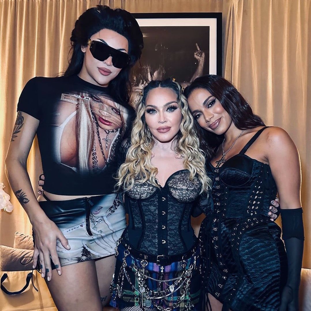 UpdateCharts tweet media