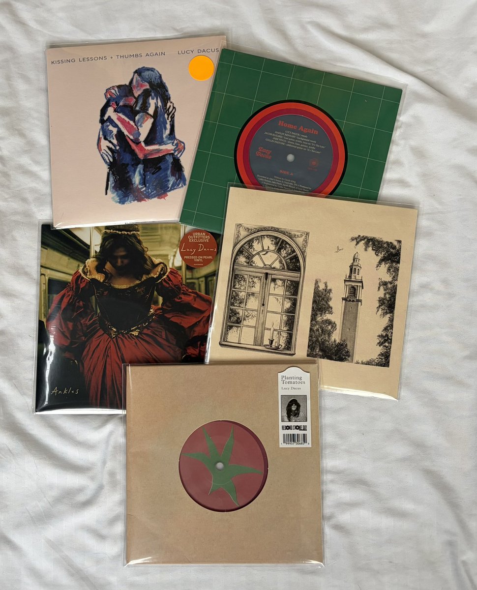 bisexualore's tweet image. my Lucy 7” collection is #complete as of now