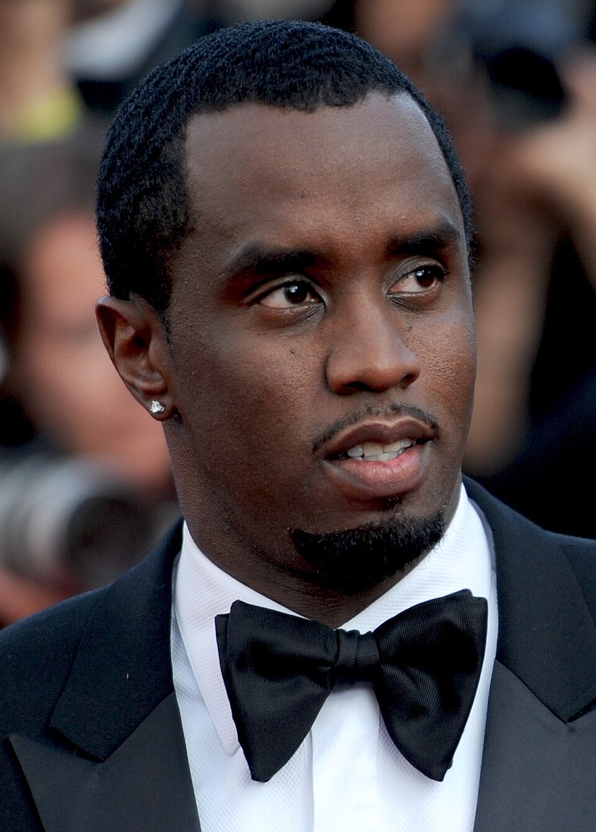 bad_content_007's tweet image. 17/17 И вишенка на торте. P. Diddy(#PDiddy) не упоминается в рассекреченных файлах. Согласно доступным документам Министерства юстиции США, его имя отсутствует в списках контактов, email, фото или других материалах, связанных с Эпштейном(#Epstein). Выводы делайте сами.