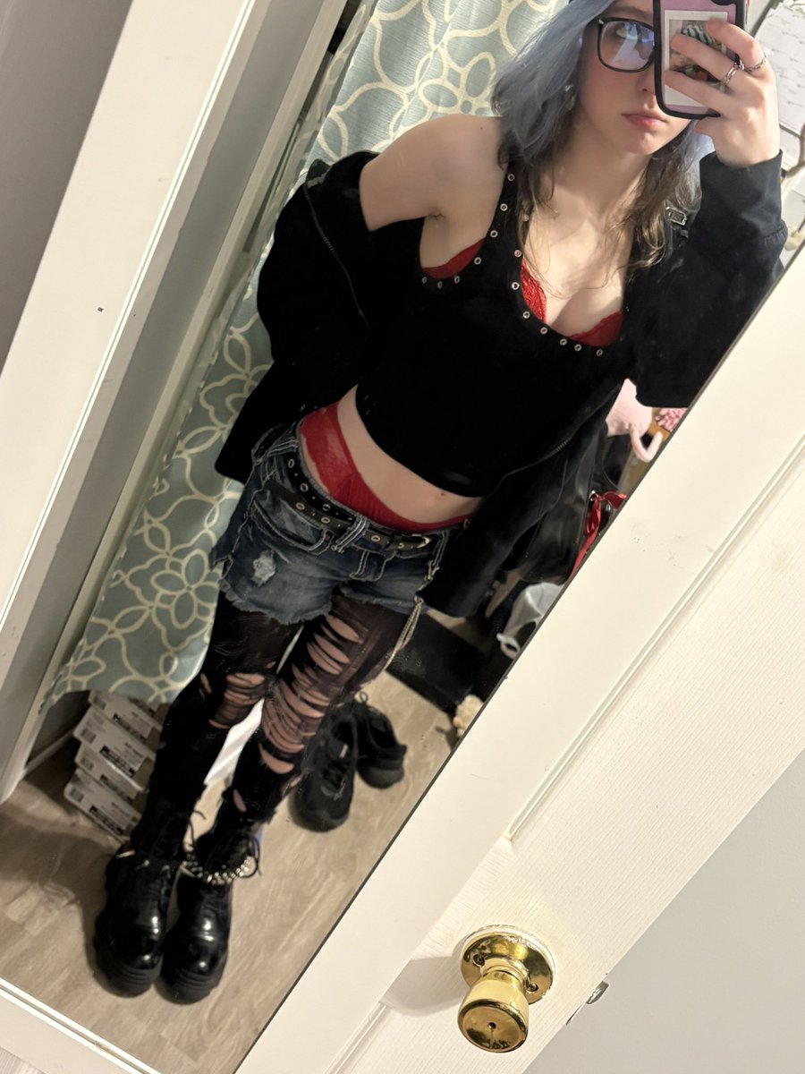 stupidmakalife's tweet image. who tryna be in a toxic homoerotic friendship #ootd #fit #makatwt #MINOR #DNIADULTS #mlm