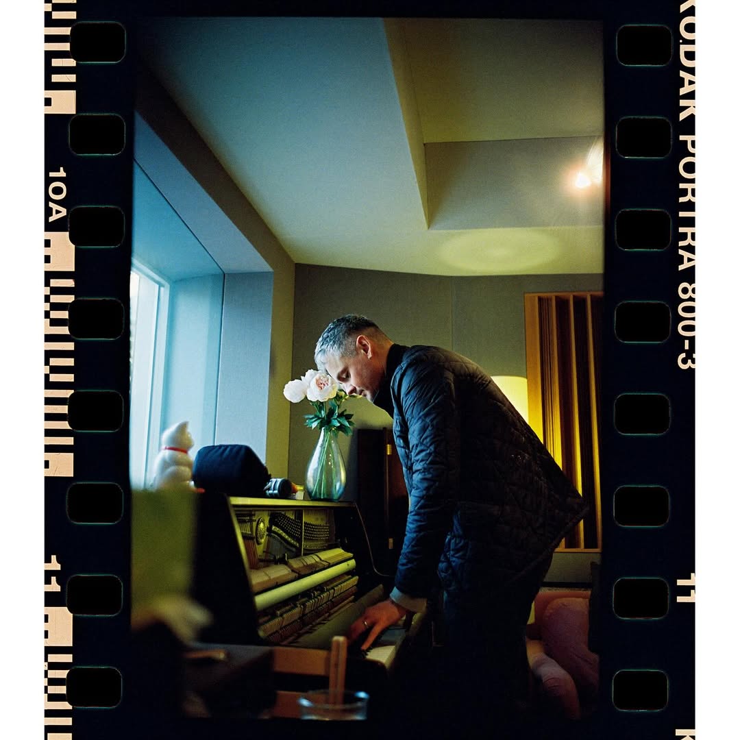 KeanePeru's tweet photo. Jesse nos comparte estas fotos desde el estudio. 🤩

#Keane https://t.co/F0ML8lvQJ0