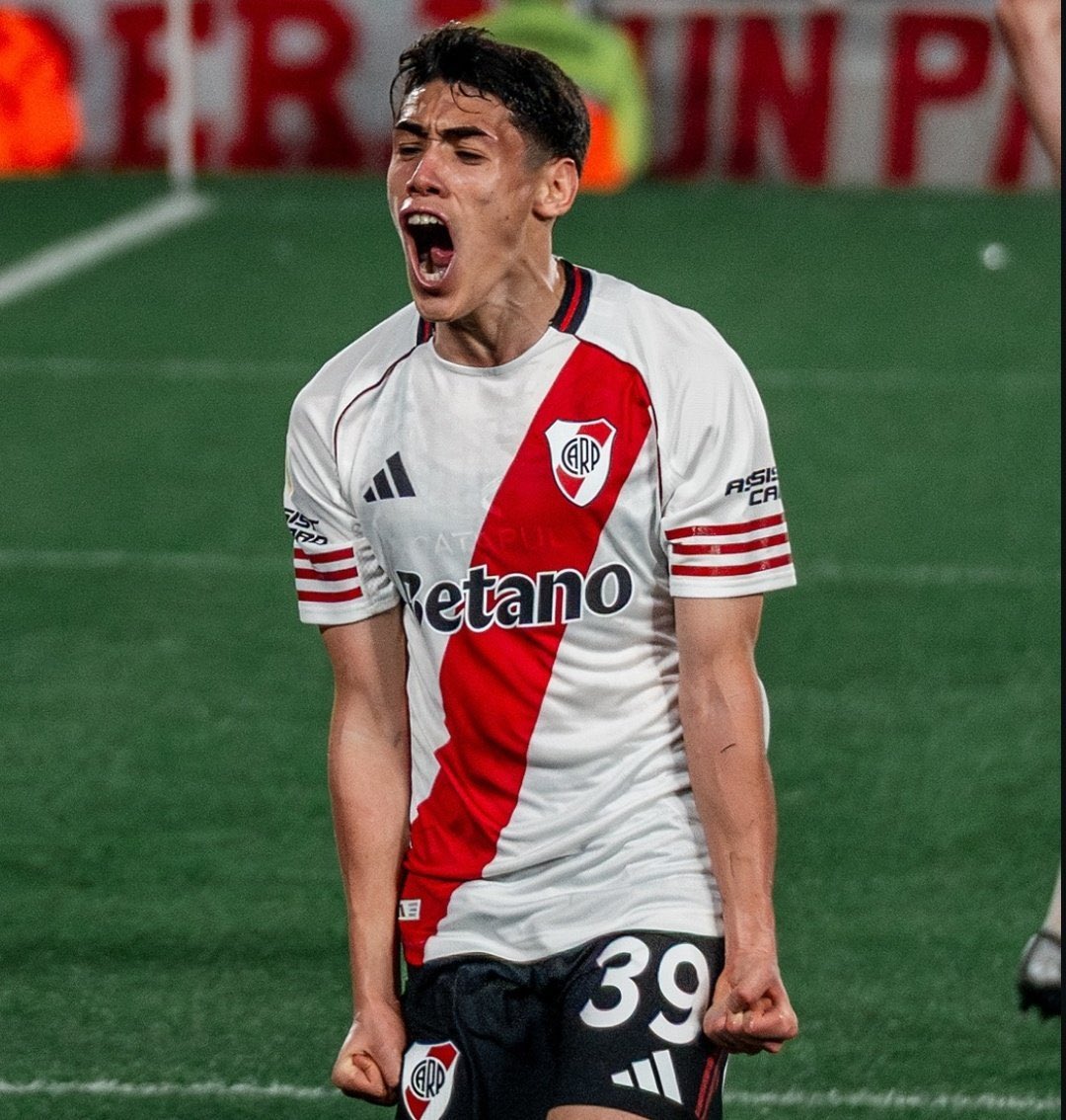 𝙈𝘼𝙓𝙄 tweet media