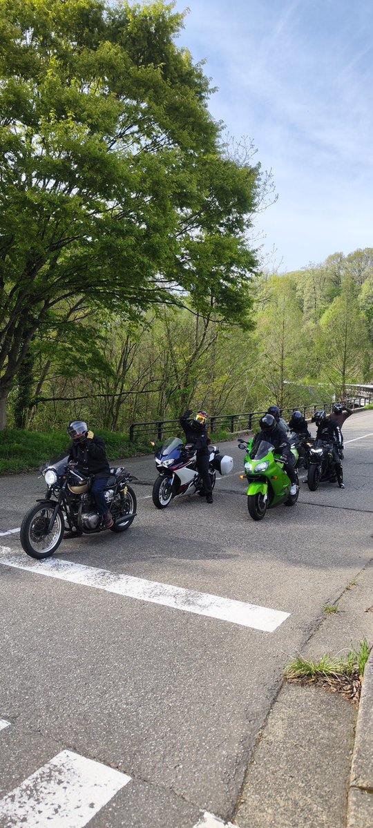 ばいつー tweet media