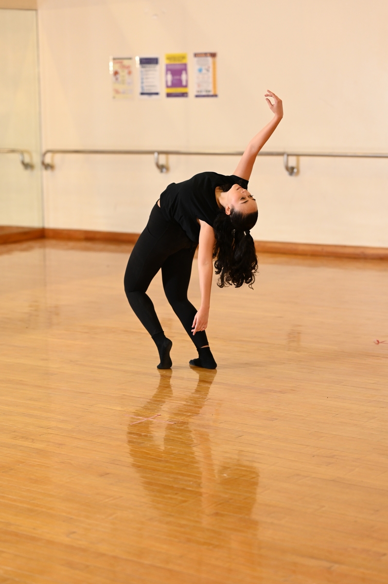 BrightonBallet's tweet image. 🌟 Whether you are looking to improve your #dance skills, find a new #hobby, or simply move to the #rhythm of the #music, our #ContemporaryDance class has something for everyone. Join us! 💃 beacons.ai/invt2dance

#NewHobby #DanceJourney #Kingsborough #SouthBrooklyn #CUNY