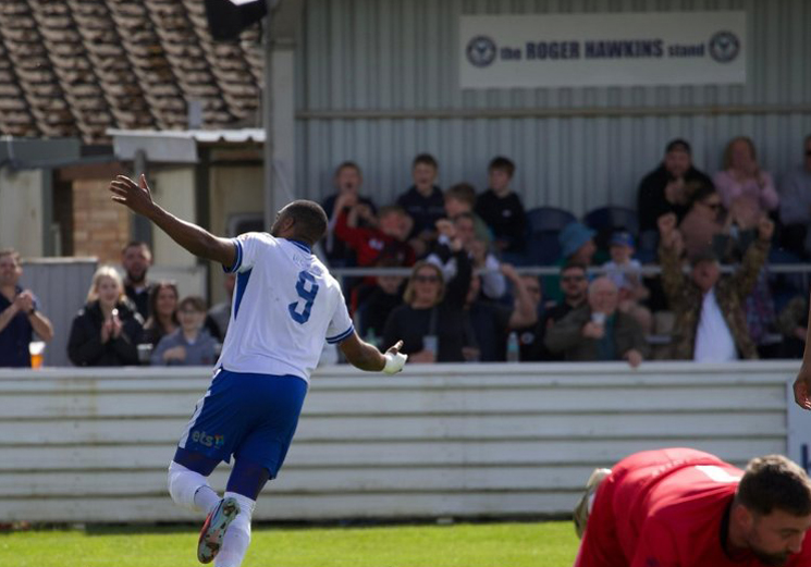 SouthernLeague1's tweet image. 🔴THE ROUND UP | Plenty going on across our four divisions

🚨 @FarnhamTownFC back into second place
🚨 Nine of the top ten draw
🚨 @PortisheadTown step into second spot
🚨 @BiggleswadeFc1 hit six

✍️ southern-football-league.co.uk/News/137923/TH…

Powered by @DynoUK

📸Yate Town FC | #SouthernLeague
