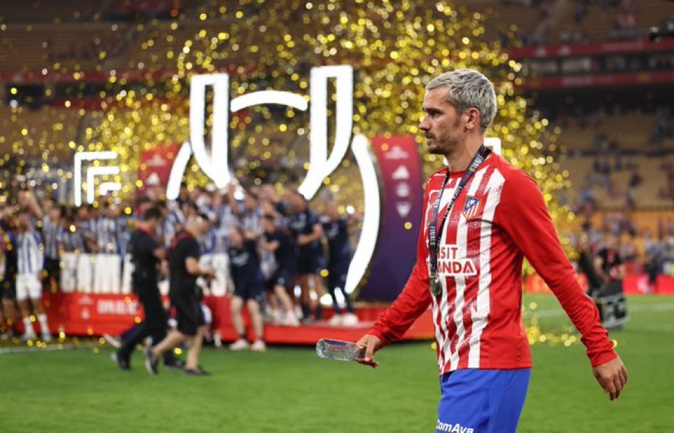 total10i's tweet photo. ¿Esta foto va muy dura? @AntoGriezmann 🤭🤭🤭 https://t.co/oJUx3JK0lw
