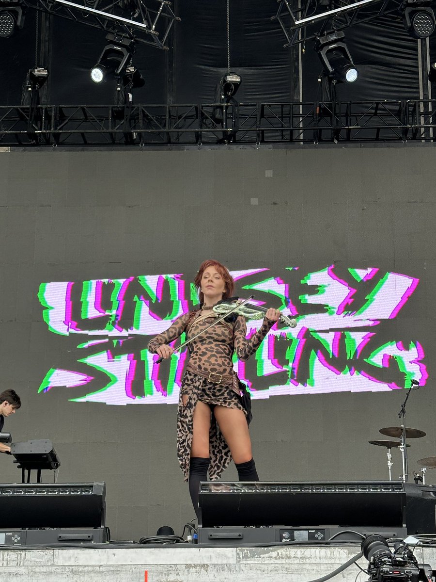 HakSonicoo's tweet photo. Prendió muy chingón Lindsey Stirling  #Machaca https://t.co/u03r7v9xT2