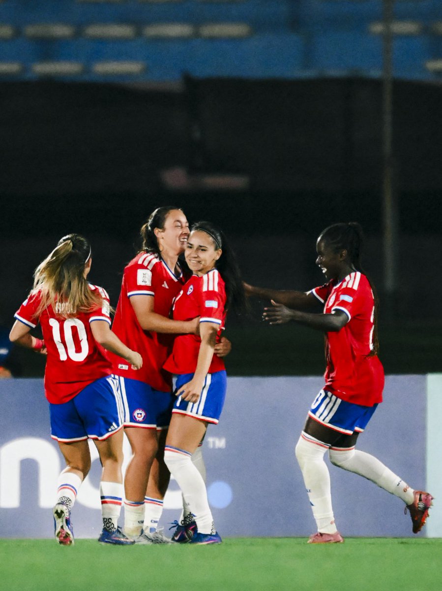 FIFAWWC's tweet image. Keeping the #FIFAWWC dream alive. 🇨🇱✨