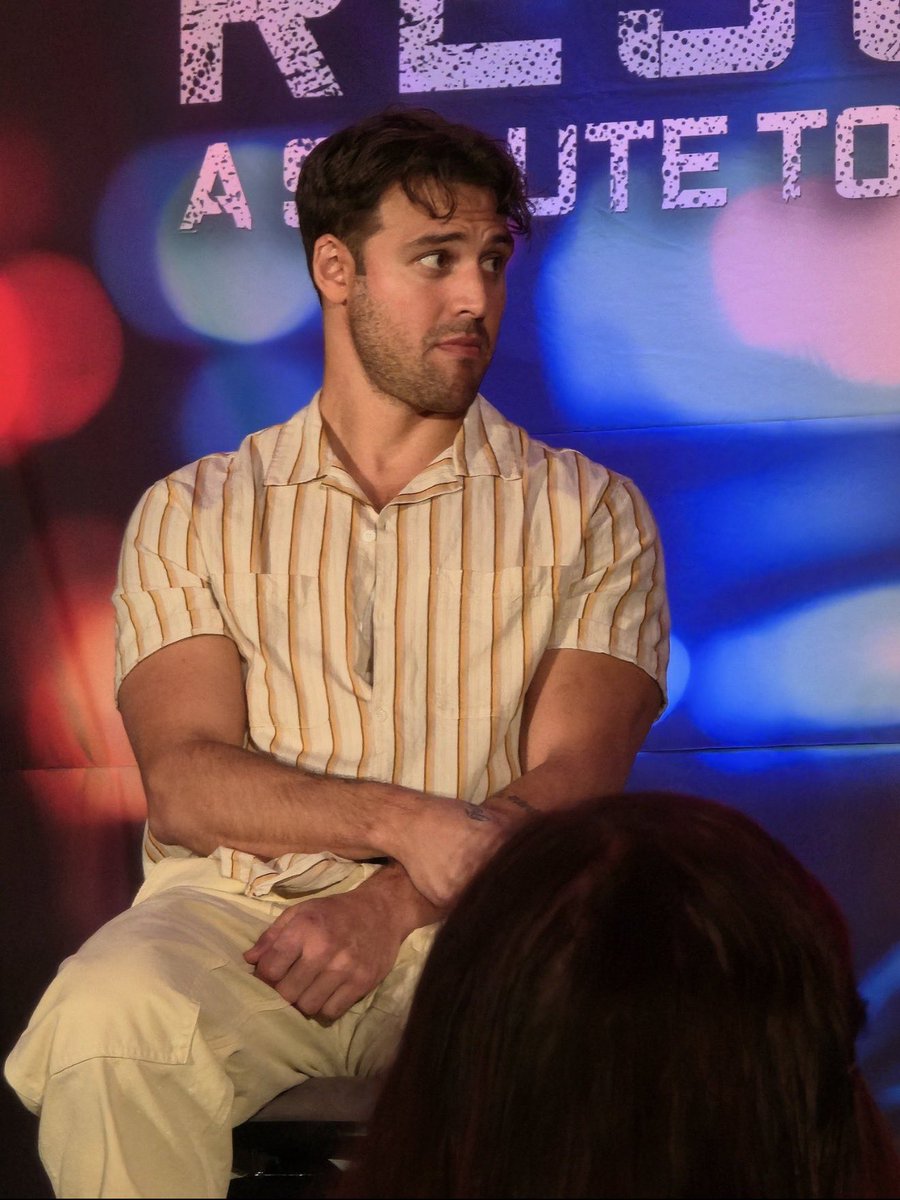 oh he is DEVOURING this cons with each con he gets more 🫦