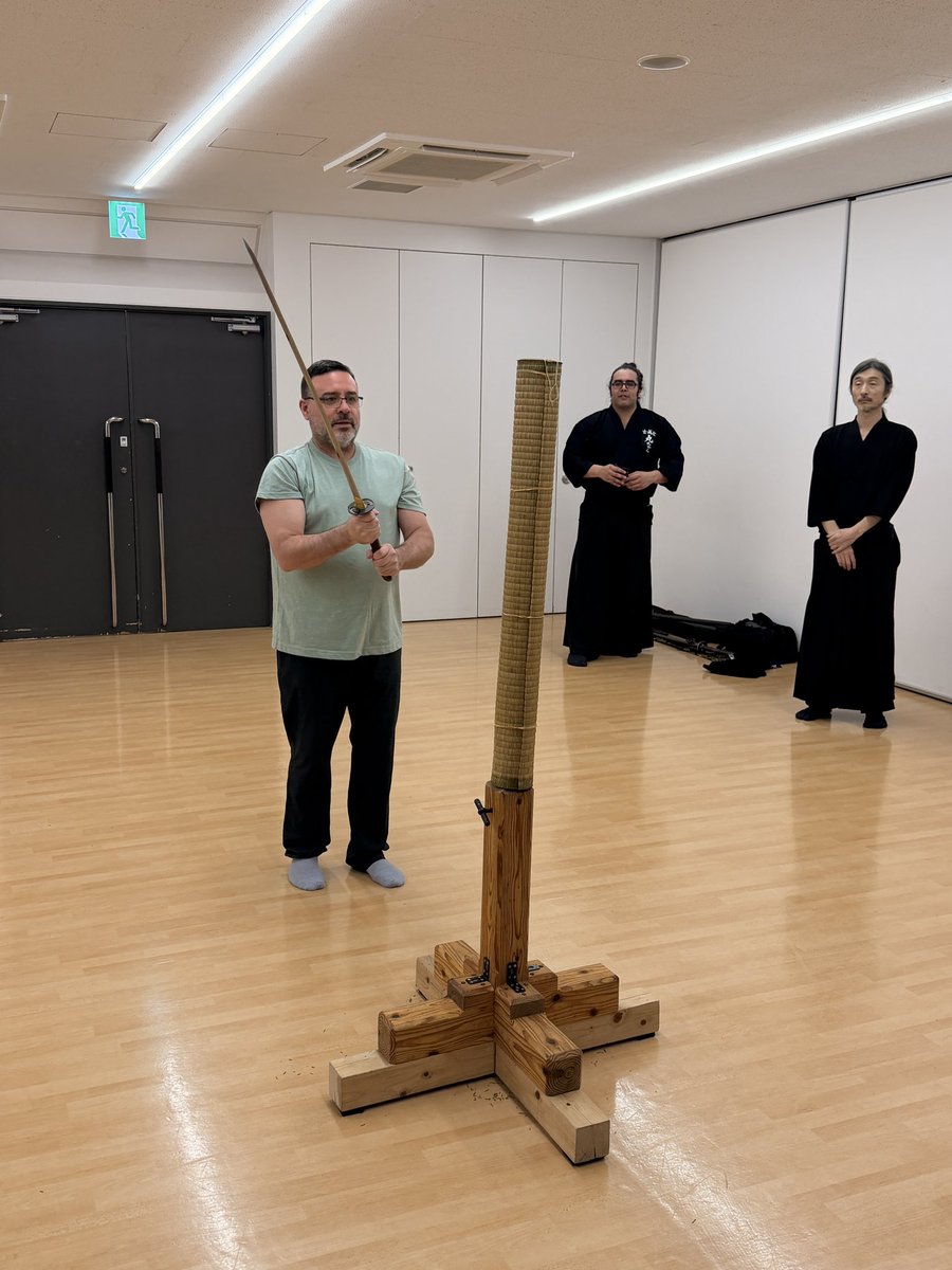 先週はLAPDで今日はマイアミデードの客人を1日観光へ、、、昨日は抜刀体験。