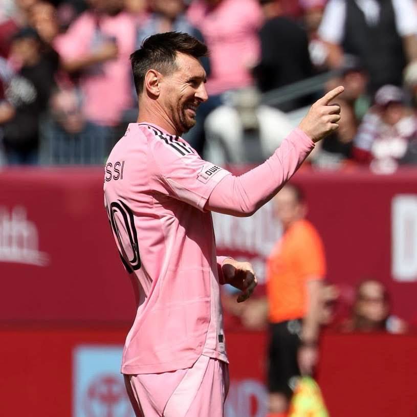 PitchPulse101's tweet image. 🚨 𝐁𝐑𝐄𝐀𝐊𝐈𝐍𝐆: Leo Messi now reaches 𝟗𝟎𝟓 𝐂𝐀𝐑𝐄𝐄𝐑 𝐆𝐎𝐀𝐋𝐒! 😲🇦🇷 #football #EPL #UCL #PitchPulse101