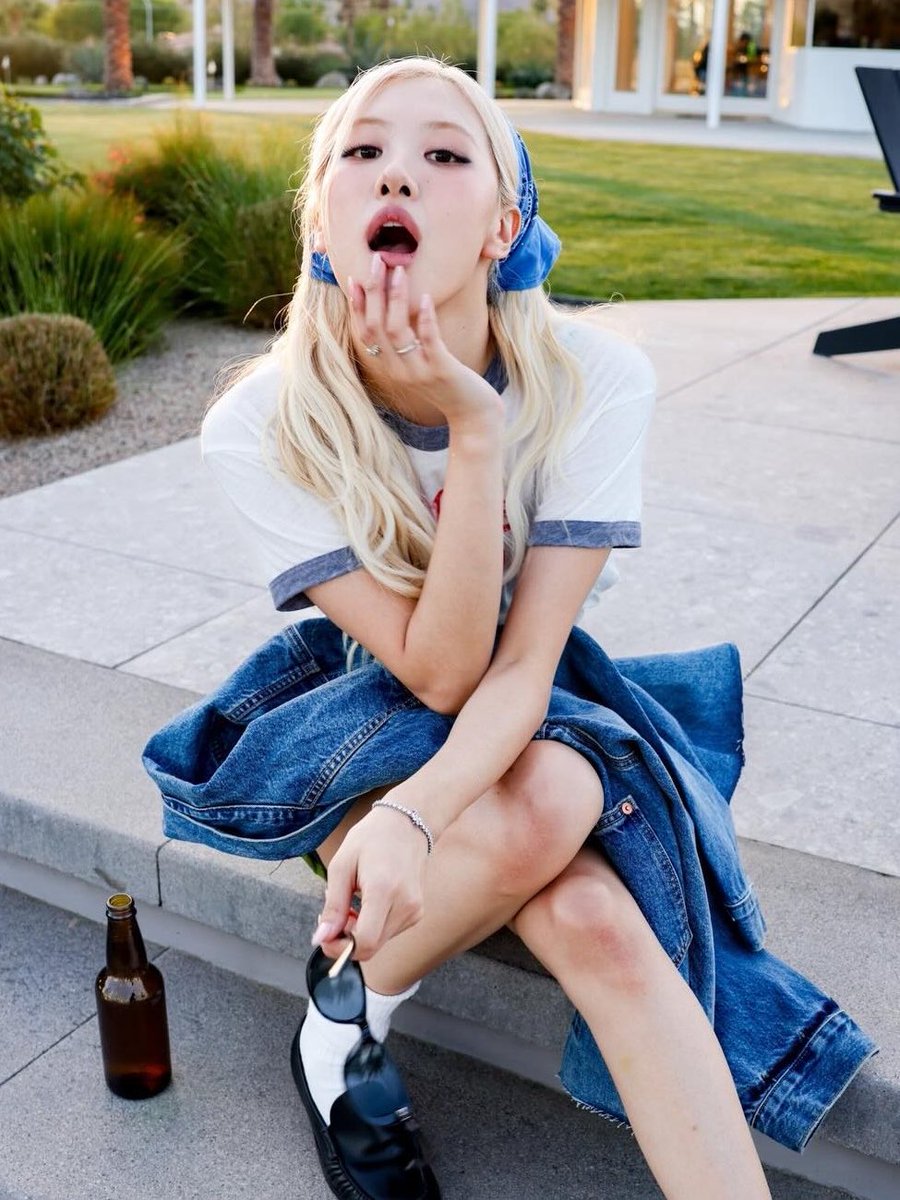 rosé pics tweet media