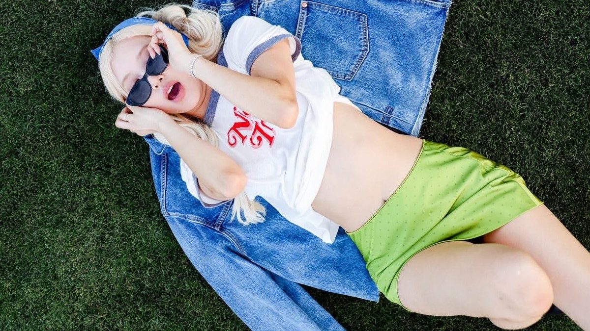 rosé pics tweet media