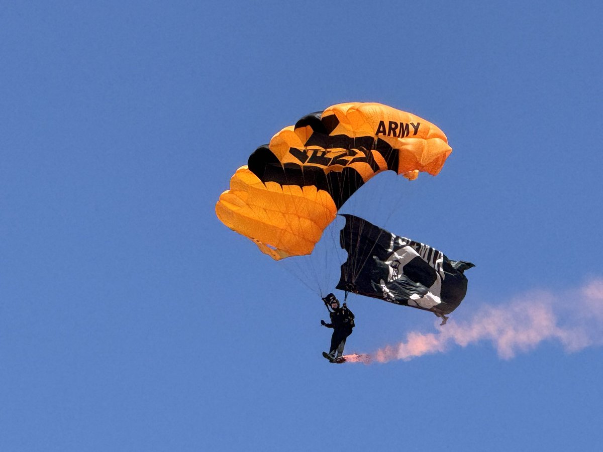 SmittyRC's tweet photo. @ArmyGK had fun @HollomanAFB https://t.co/KyQDqz2AeV