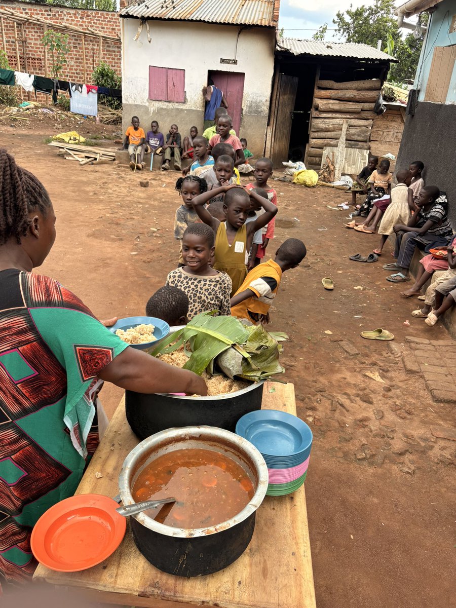 UgandaCentered's tweet image. Every meal at the center is a reminder of God’s provision 🙏🏽🍲 Even in the little, love is shared, hope is restored, and every child is nourished with care. Thank you to everyone who keeps us in your prayers 💙 #FaithInAction #CommunityLove