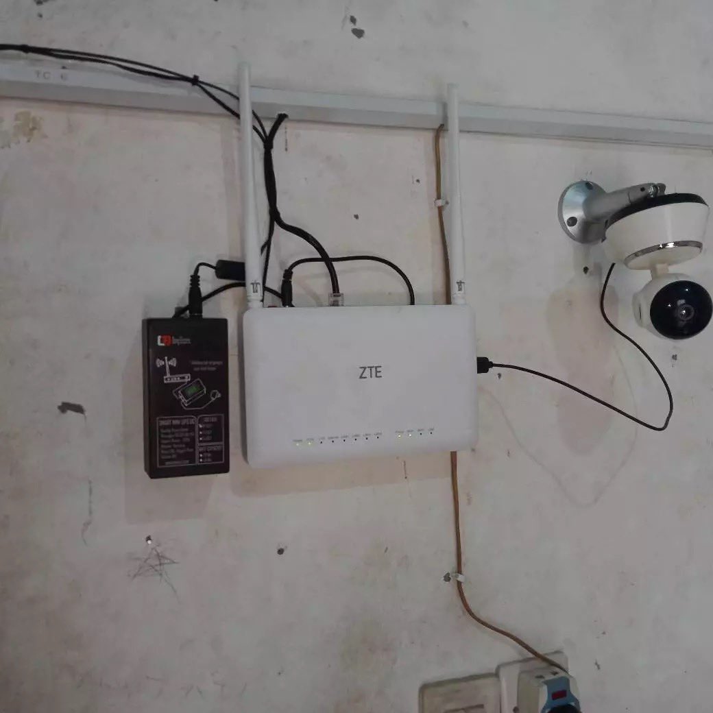 TERIMA KASIH NETIZEN, aku jadi tau kalau Wi-Fi di rumah bisa tetap hidup walaupun listrik lagi mati😍

gara-gara kalian aku baru tau Wi-Fi masih bisa hidup meski listrik padam 😭✨￼