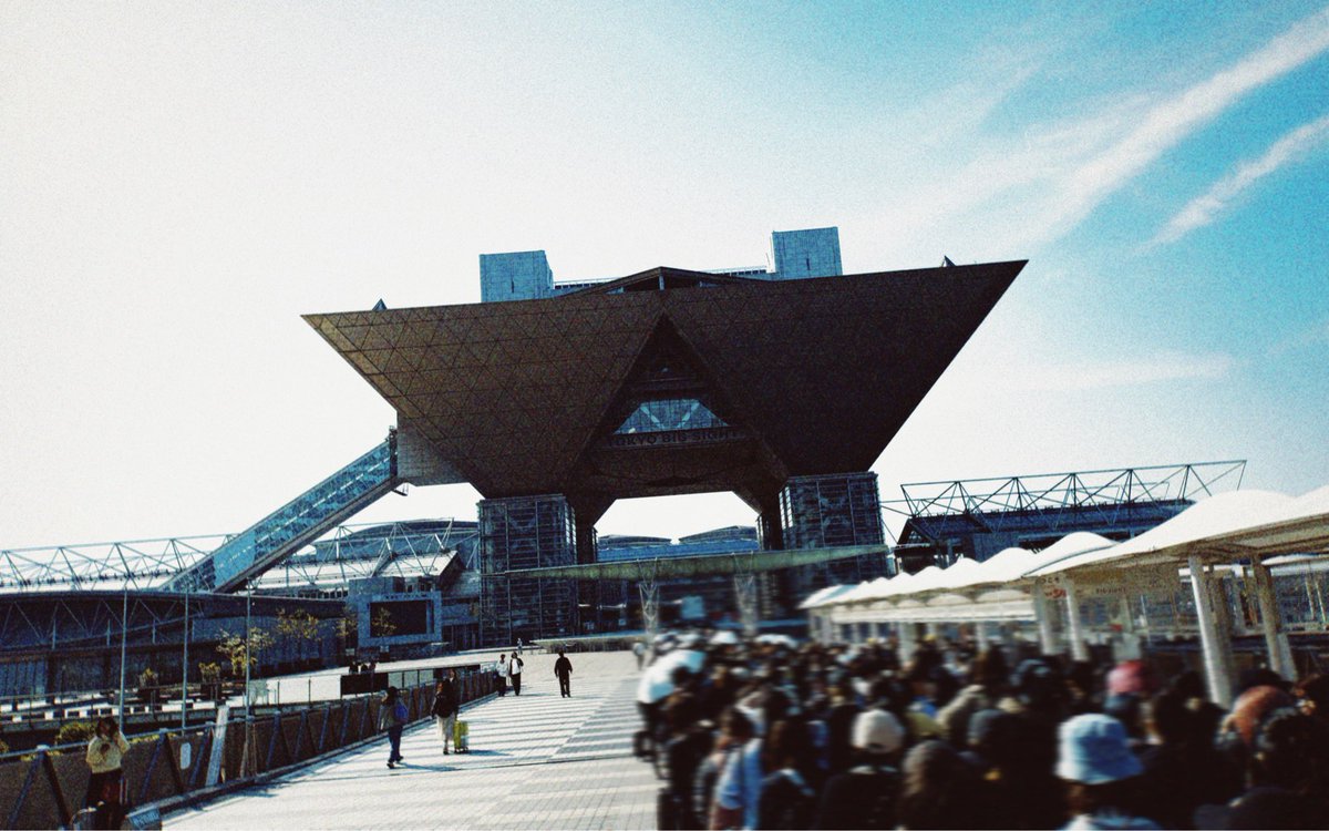 初にじそ､サークル参加の待機列の長さにすげぇってなってる...すげぇ‼️(’ω’)ﾌｧｯ!!?