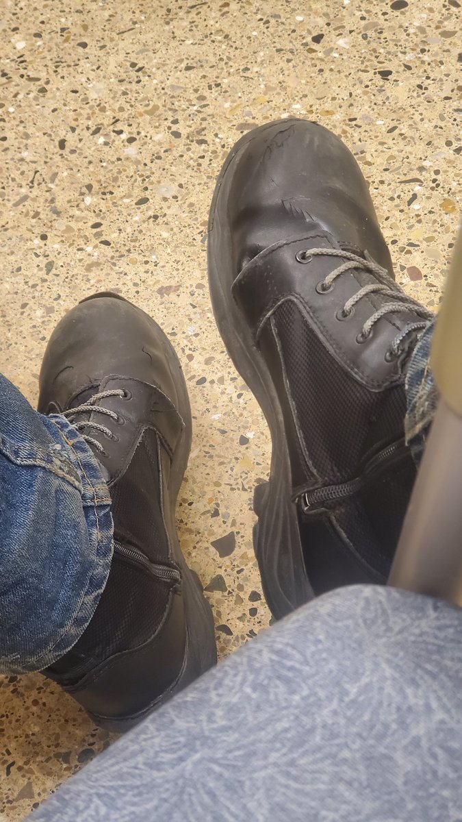 nettythefreaky's tweet photo. oh yeah i guess i still exist, have my boots https://t.co/lF8xaSqtWG