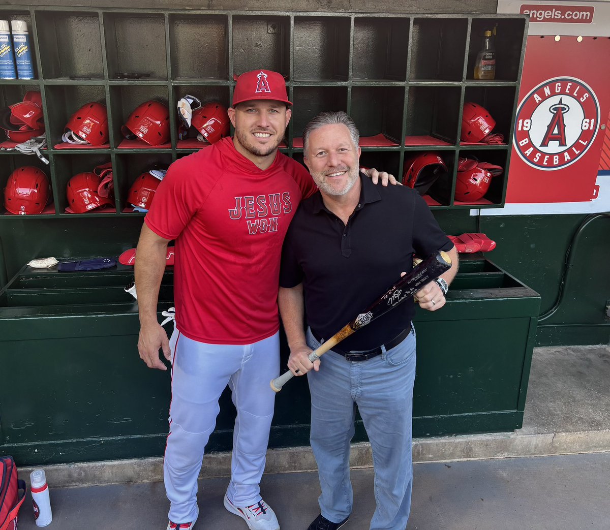 ZBrownCEO's tweet photo. Hottest bat in baseball @MikeTrout thank you 💪 https://t.co/VgUDP9n9xQ