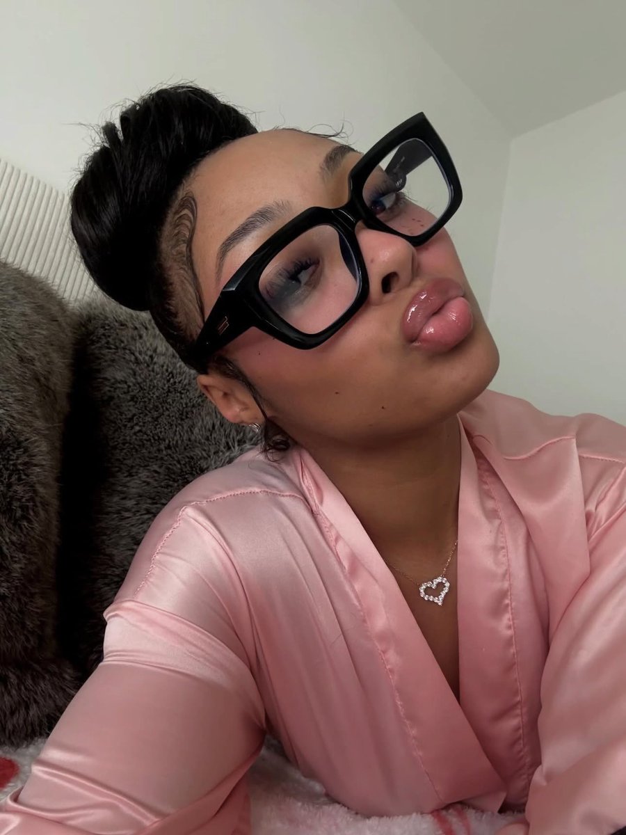 GoddesAri11's tweet image. I want you to keep pace with my blinking, loser🏧💦💦🥰🫦🫦

#bluesky #findom #femdom #walletdrain #powercontrol #domination #cbt #finsub #sissysub #facetime #cei #tribute #tasks #ebony