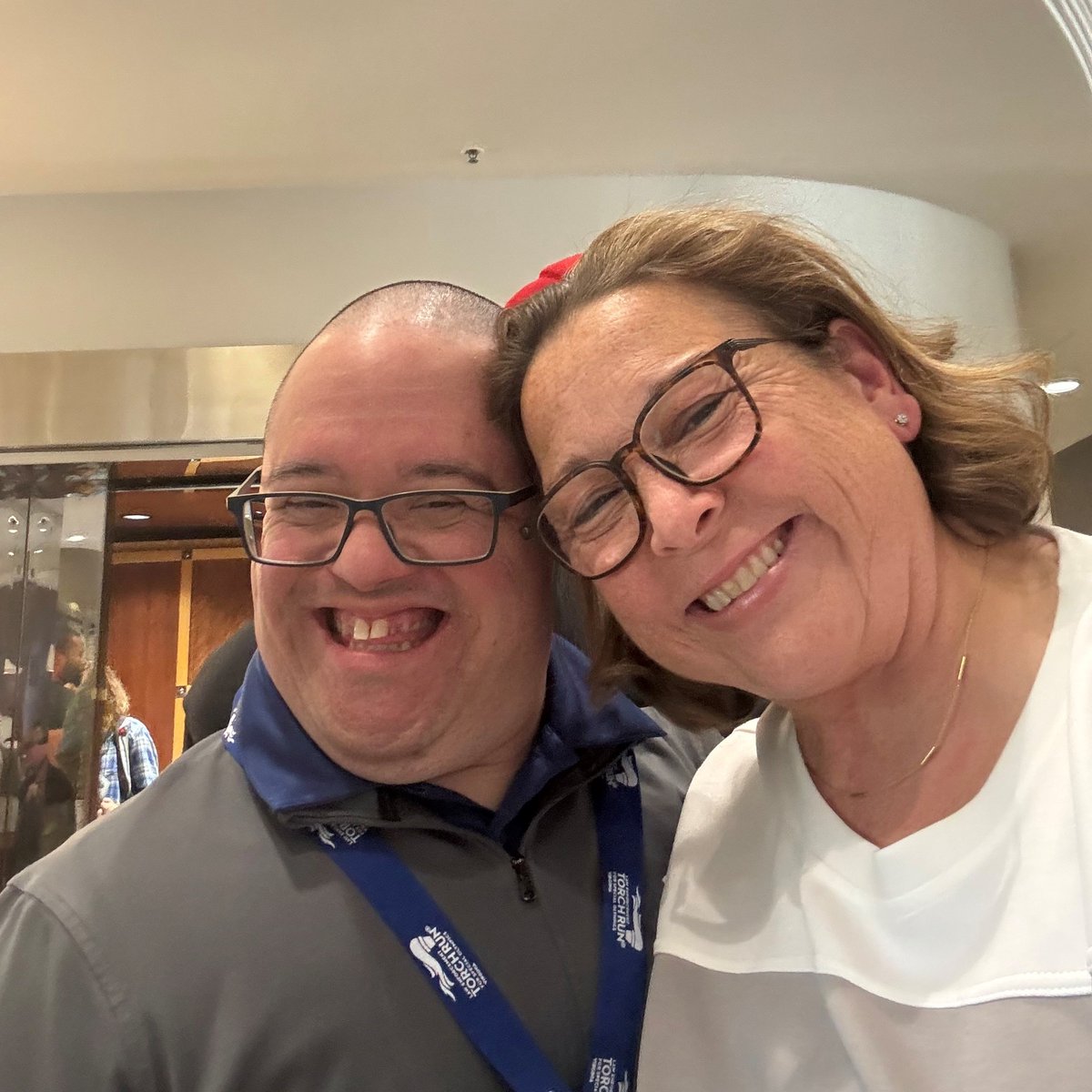 VBSO's tweet image. 🔥 It’s Torch Run time!

Shoutout to the incredible athletes who led the panel at the 2026 LETR for Special Olympics Virginia Conference. 👏

Proud of our VBSO team—Capt. L. Thompson, Capt. K. Johnson &amp;amp; Lt. L. Clark—for supporting this mission. 💙

#LETRforSO #InclusionMatters