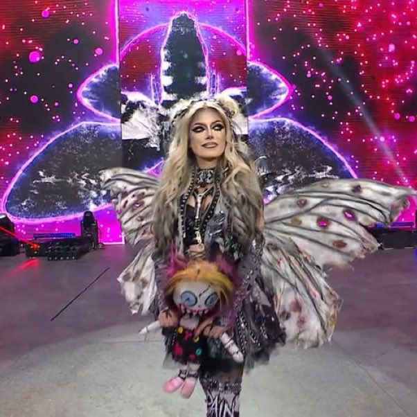 _PWChronicle's tweet photo. Alexa Bliss with the Bray Wyatt tribute with her firefly-inspired gear tonight.

What a touching moment. ❤️ 

#WrestleMania https://t.co/TNFKxpEIDA