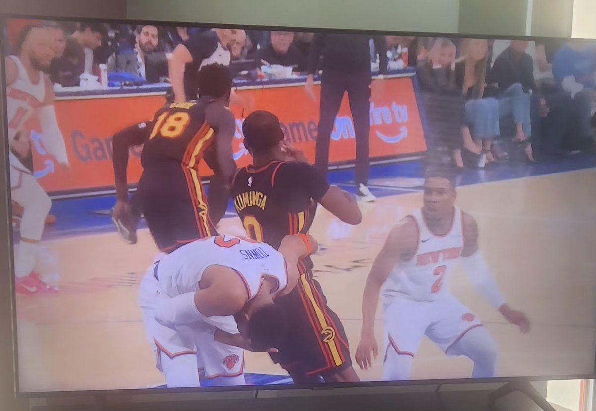 HeatherLopezCEO's tweet image. KAT caught an elbow to the head. #knicks #alwaysknicks #nbaplayoffs