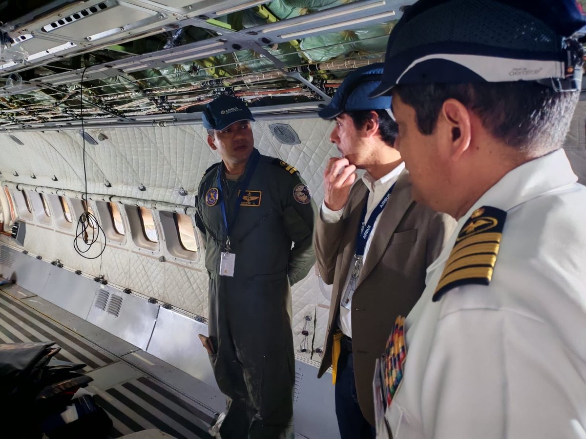 SA_Defensa's tweet image. 📍Madrid, #Spain (🇪🇸)

The @armada_ecuador (🇪🇨) &amp;amp; @AirbusDefence signed for the recovery of a CASA CN-235 Persuader to active service.

This would allow for the return of long-range naval aviation to the Ecuadorian Navy.

📸: @armada_ecuador