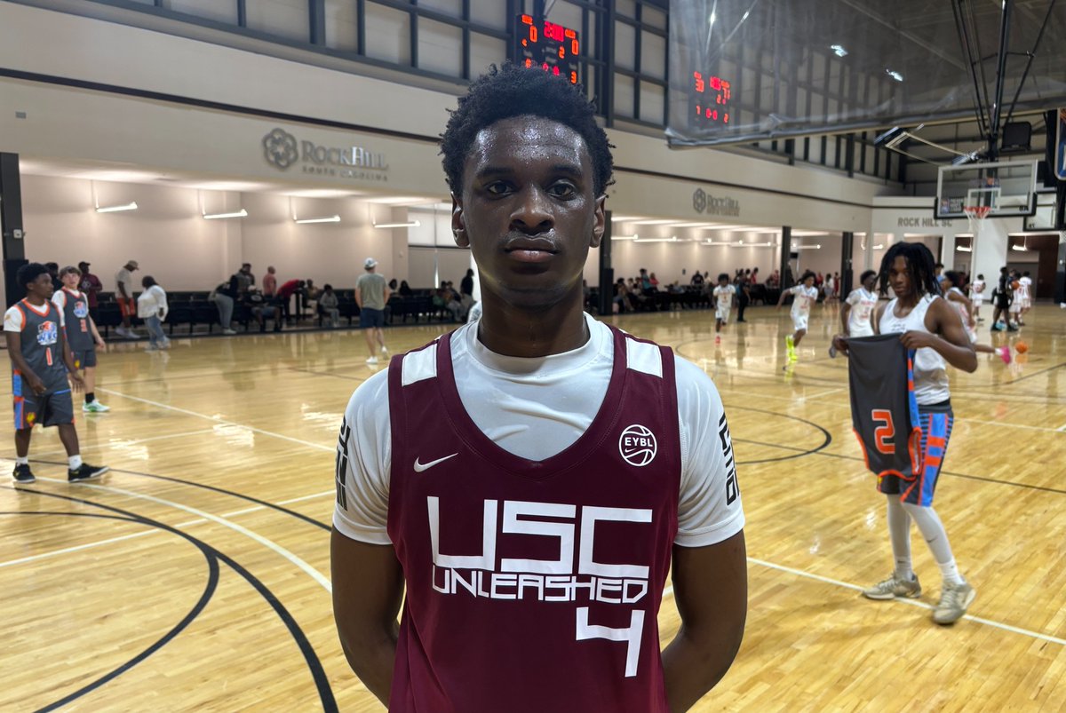 AndrewBaxleySC's tweet photo. 2029 Khiry White had one of the best performances of the day. He lit it up for Team USC Unleashed, going for 23 points and 8 rebounds in a win over HYAA Elite, displaying his length &amp; athleticism to impact the game along with an improving jumper.

@PrepHoopsSC | #PhenomQueenCity https://t.co/IZ4mVTimka