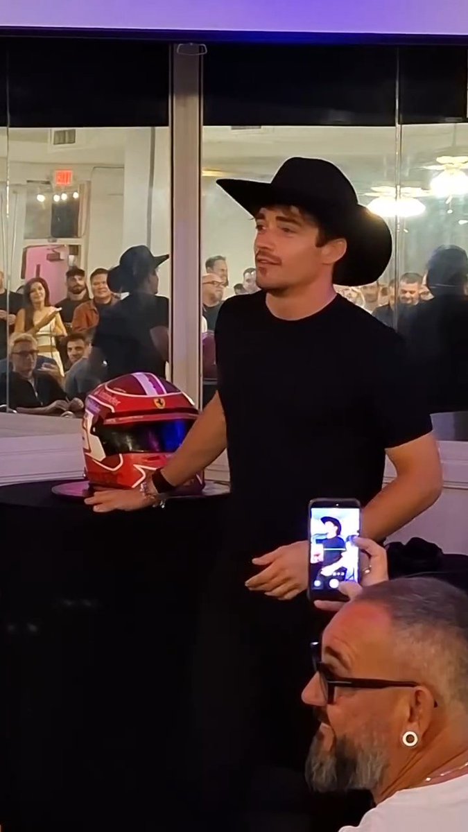 leclercsletters's tweet photo. one of his best looks. https://t.co/7CpeTOCxnw