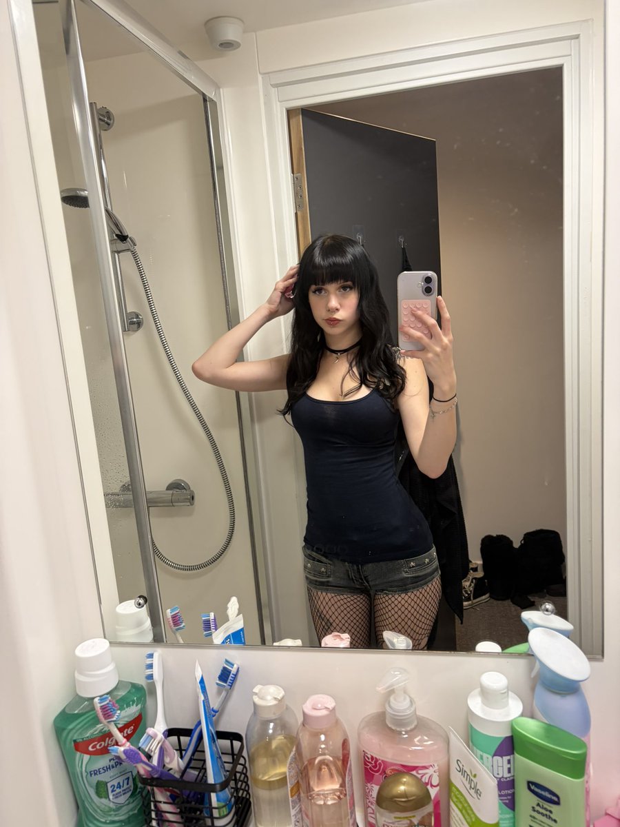 trinityvestites's tweet image. 2 year difference. 70kg lost. Pick the salad. #edtwt #shedtwt #ed #thinspo #fatspo