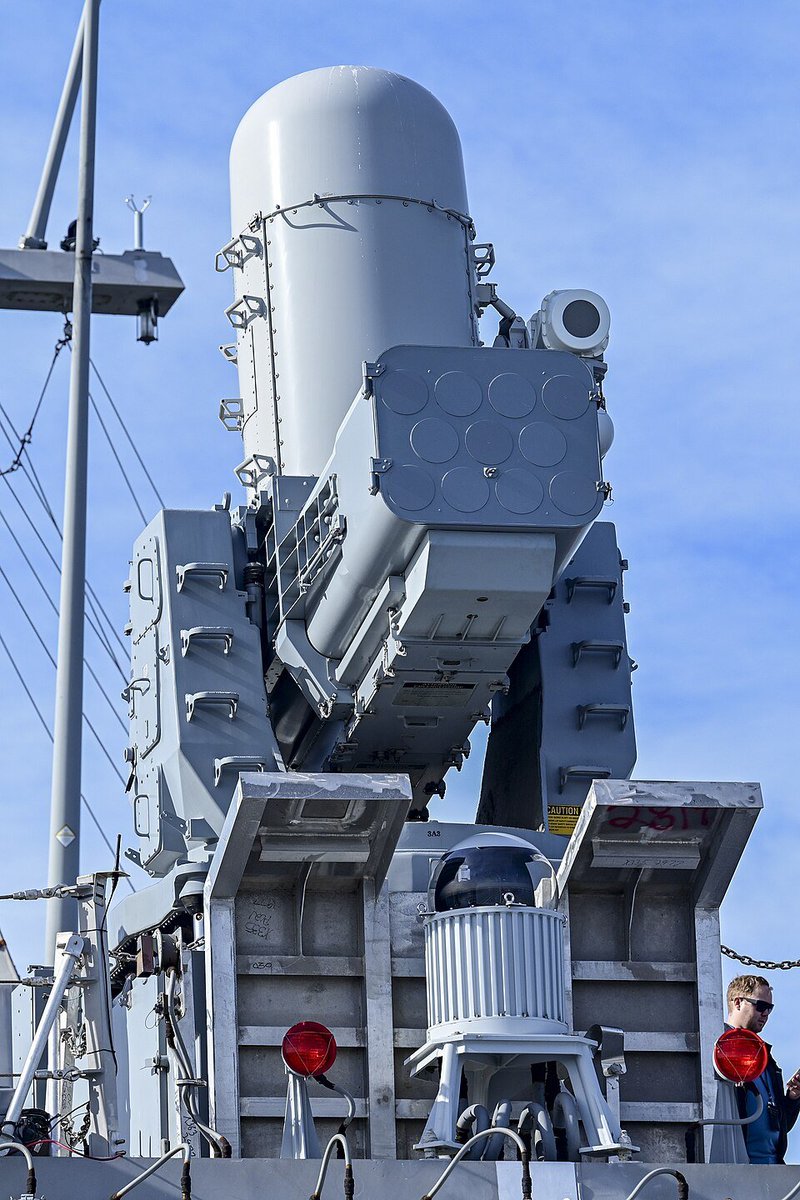 Mkellytx2's tweet image. 🤣LOL, surprised nobody caught that this was not the ship I toured.  This is the St. Louis, my son and I were going to tour her, but they need 5 more people to go to the Minneapolis St. Paul.  Did anyone notice the difference between the two ships? Hint 👇

#HoustonFleetWeek #USN