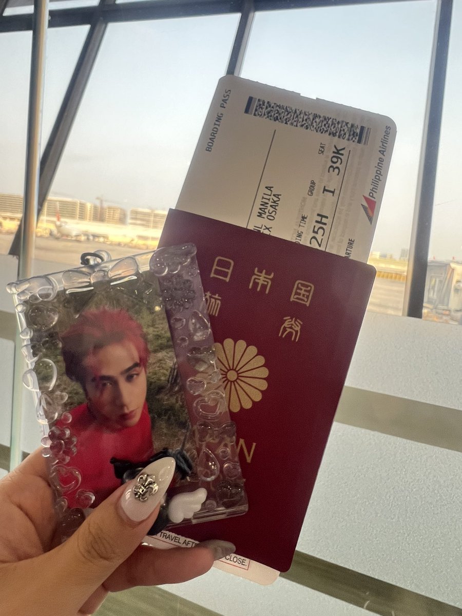 nana_0526_0's tweet photo. スケジュールの都合で私は一足先に帰国します🇯🇵✈️
短い間だったけど最高に楽しかった！！絶対また来ます🥹🫶🇵🇭
ライブの感想や動画は帰国して色々落ち着いてから投稿します、、😂

(早速KULNのバッグを、、🤭💗)
#WakasAtSimula #WaSTheFinale 
#SB19WakasAtSimulaConcert #SB19
 #SB19_JOSH https://t.co/o8dOdgiWnB