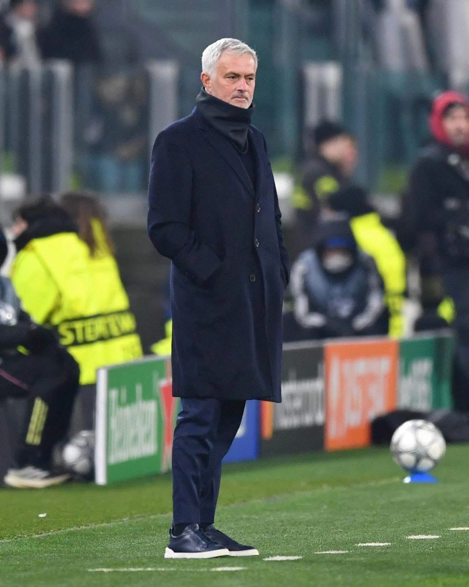 PitchPulse101's tweet image. 🚨 𝐁𝐑𝐄𝐀𝐊𝐈𝐍𝐆: José Mourinho would love to 𝐑𝐄𝐓𝐔𝐑𝐍 𝐭𝐨 𝐑𝐞𝐚𝐥 𝐌𝐚𝐝𝐫𝐢𝐝, but there are no talks right now. 💣🤍 #football #transfernews #footballtalk