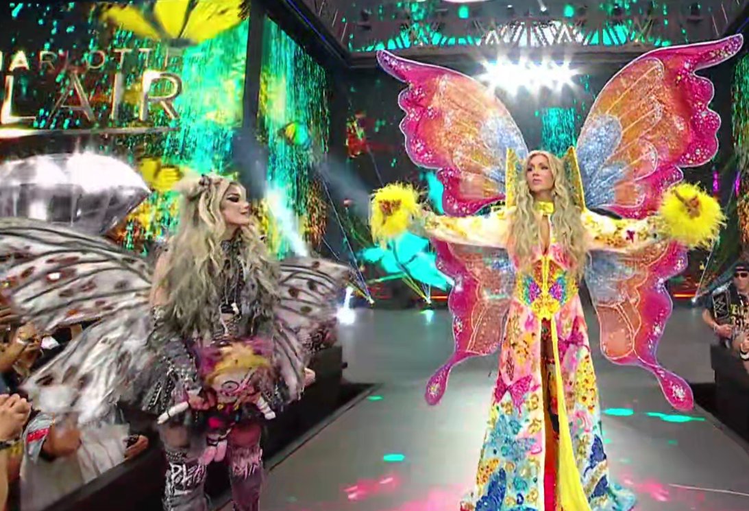 Yilza_Ch's tweet image. I love their outfits QwQ

#Wrestlemania #Moth #Butterfly