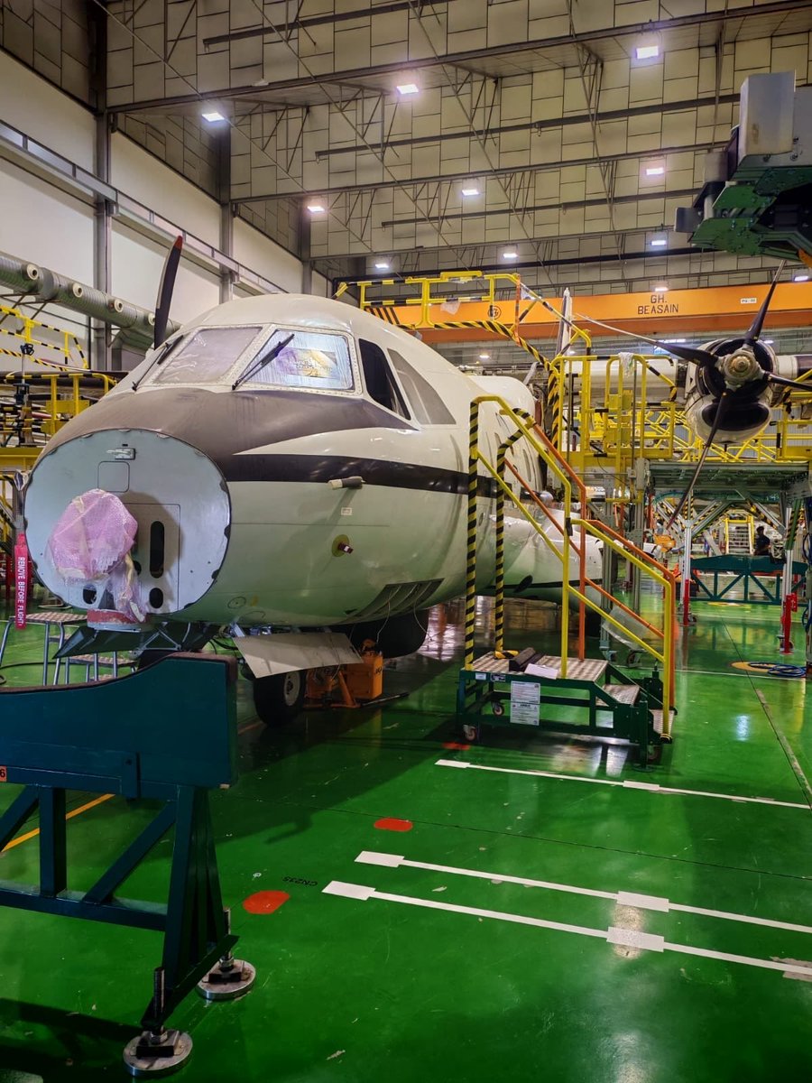 SA_Defensa's tweet image. 📍Madrid, #Spain (🇪🇸)

The @armada_ecuador (🇪🇨) &amp;amp; @AirbusDefence signed for the recovery of a CASA CN-235 Persuader to active service.

This would allow for the return of long-range naval aviation to the Ecuadorian Navy.

📸: @armada_ecuador