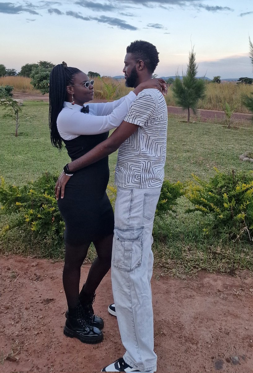 Ndaendeswa out na cde vangu nhasi to celebrate Independence Day...haaa tava nenguva yakaisvonaka mufunge. Ko imi maitirweiwo na cde venyu nhasi??😄
#ZimAt46