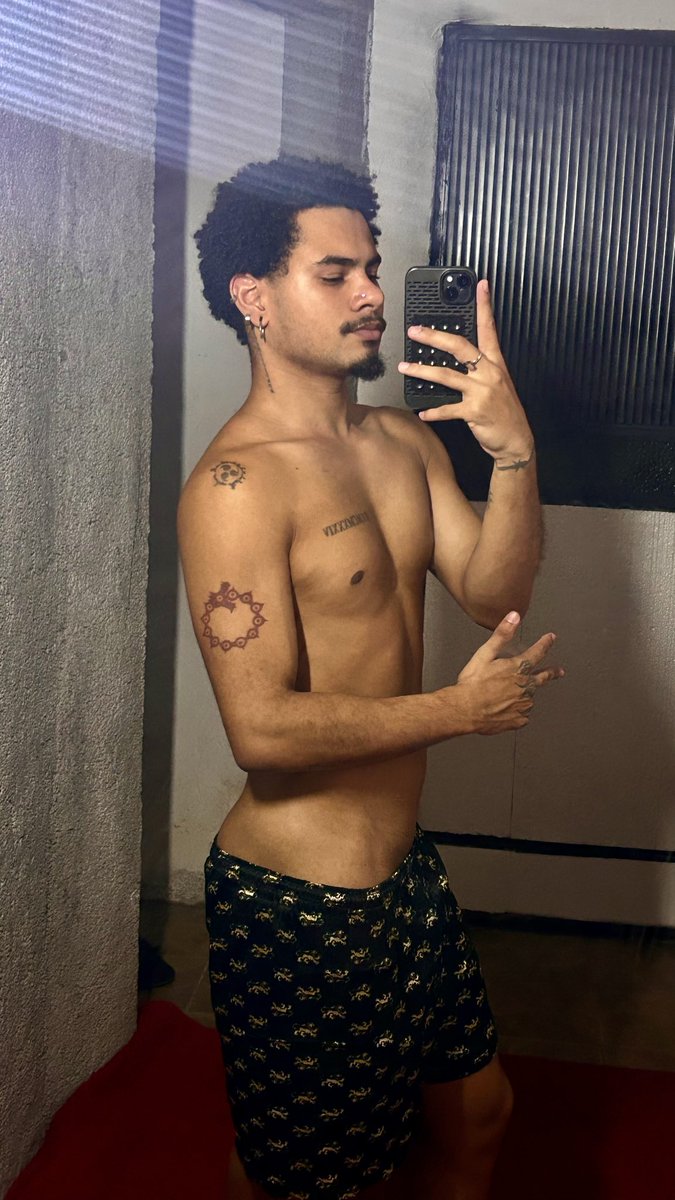 ramonsmarques98's tweet photo. Perdi 4 quilos por que faltei da academia desde janeiro 🥹😭 https://t.co/u8NRnrmJRQ