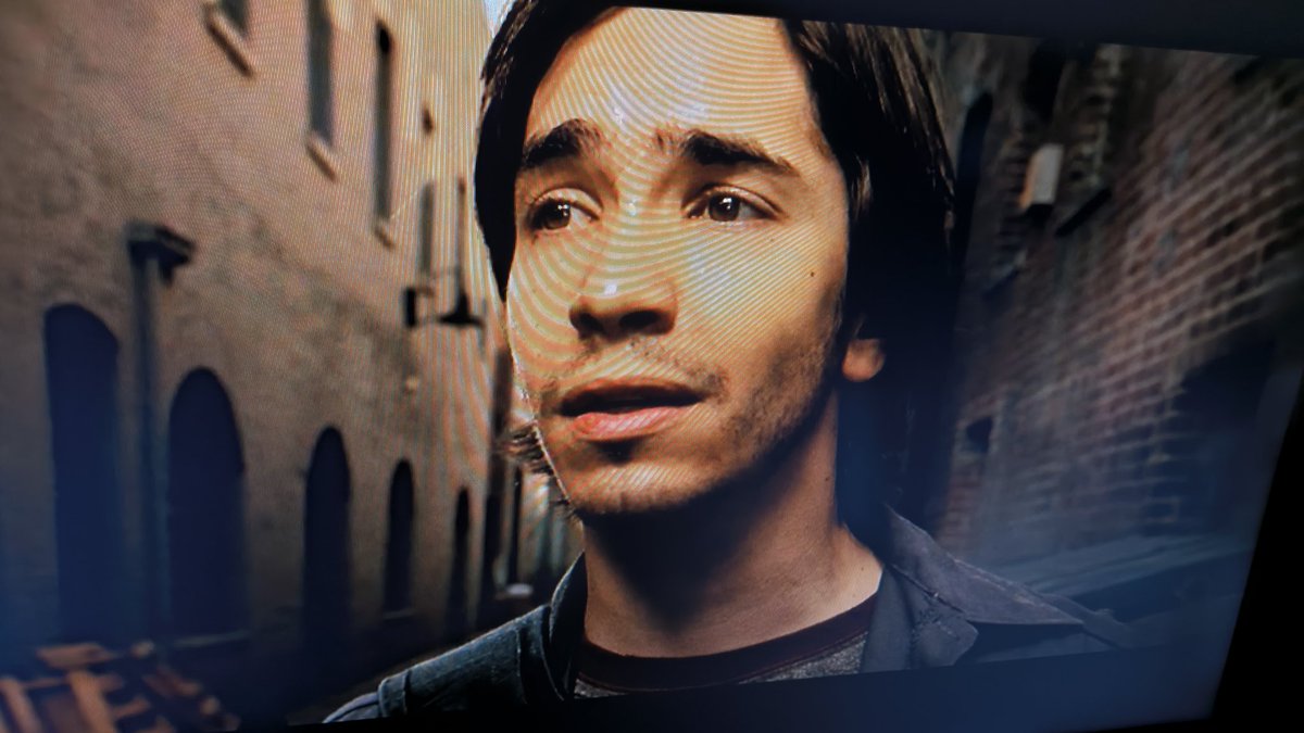 transfocador's tweet image. #кино #воспоминания
открытия вечера:
1. Я смотрел не все крепкие орешки.
2. В четвёртом фильме главный герой после маккейна) — вылитый Серёжик из моего детства.
Мы познакомились в инете, но переписывались бумажными письмами и это был такой романти́к, что и щас приятно вспомнить