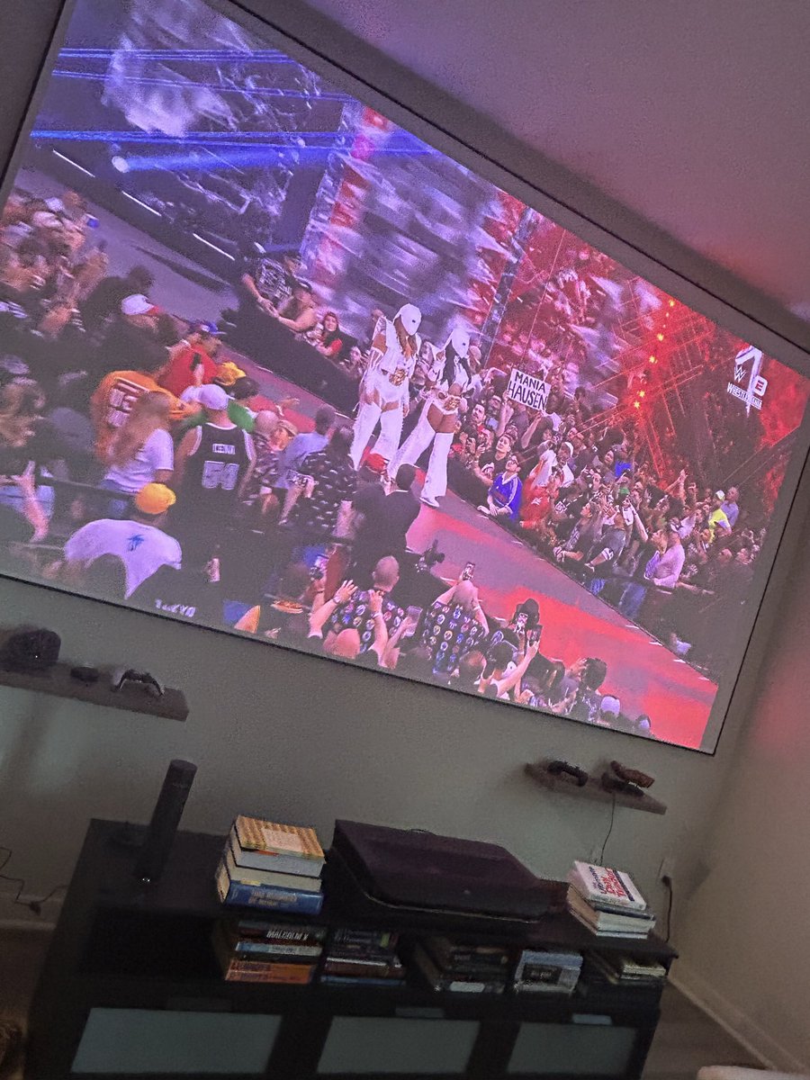 TKwandra's tweet photo. 🙌🏾🙌🏾🫶🏾🫶🏾 #WrestleMania https://t.co/HjLf6d1eAL